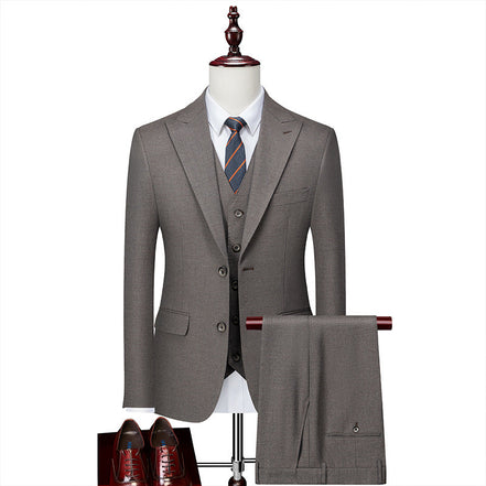 Men's Two-button Three-piece Suit with  Peaked Lapel